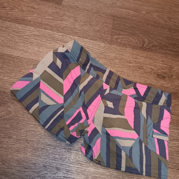 Patagonia Women's Athletic Shorts - Pink and Green Geometric  Sz 2 - Picture 3 of 3